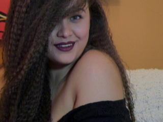Photo de profil sexy du modèle MikaelaZu, pour un live show webcam très hot !